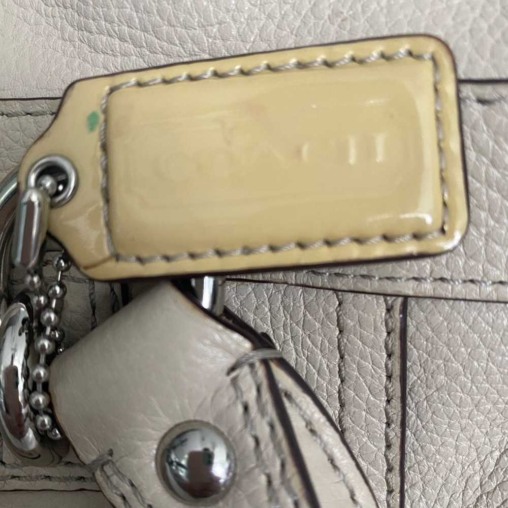 Coach Pebble Stone Leather Purse Medium bag. - Picture 2 of 9